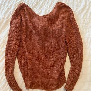 Sweater Pullover Twisted Back